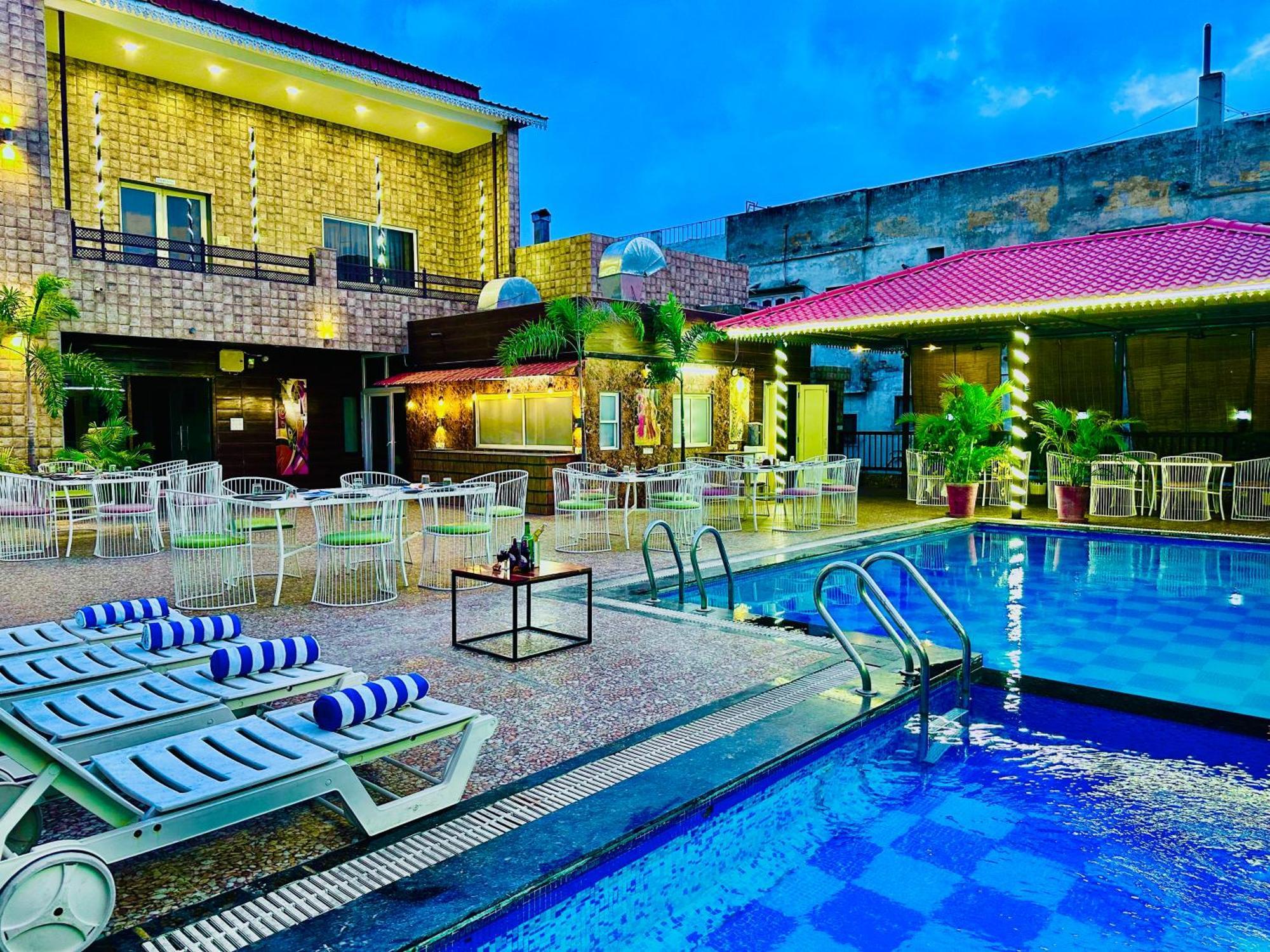 Hotel Grand Bhagwat, อุเดเปอร์ ภายนอก รูปภาพ