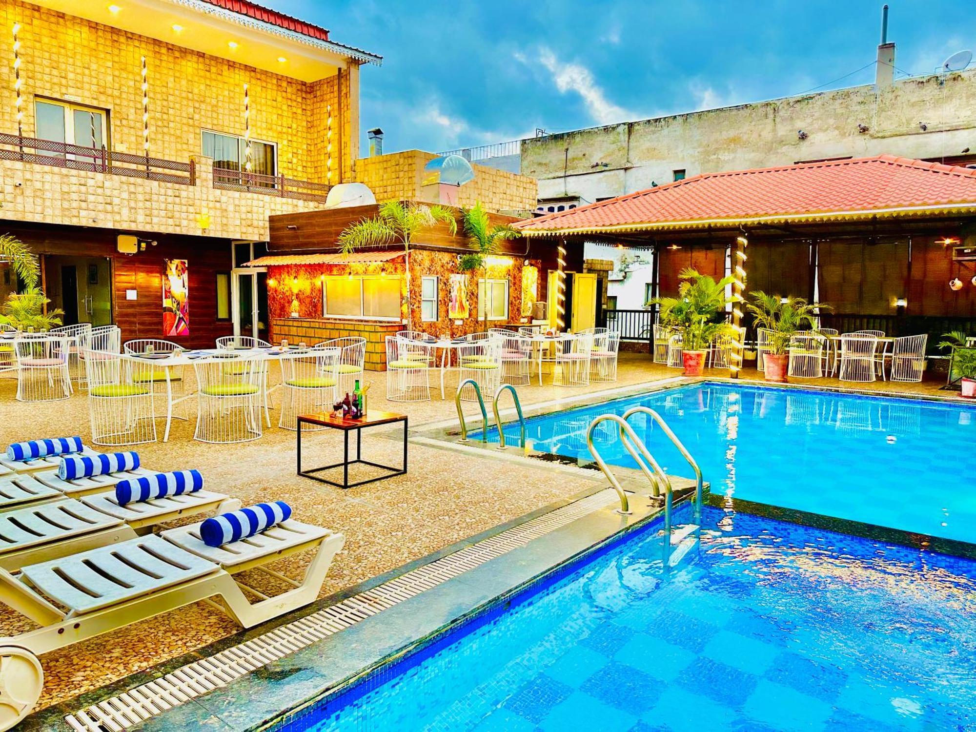 Hotel Grand Bhagwat, อุเดเปอร์ ภายนอก รูปภาพ