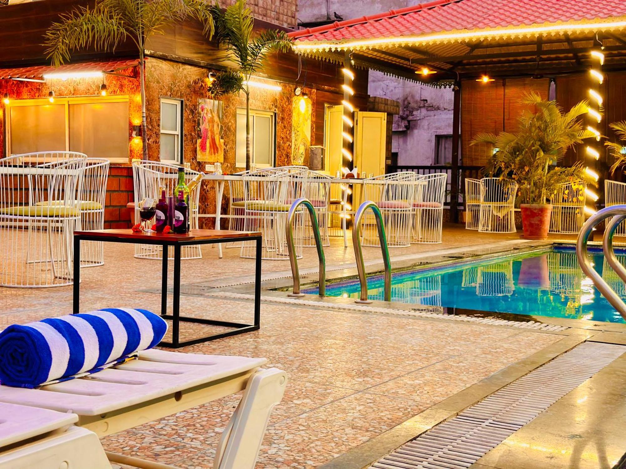 Hotel Grand Bhagwat, อุเดเปอร์ ภายนอก รูปภาพ